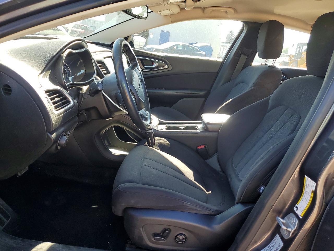 2015 Chrysler 200 Limited - Image 7