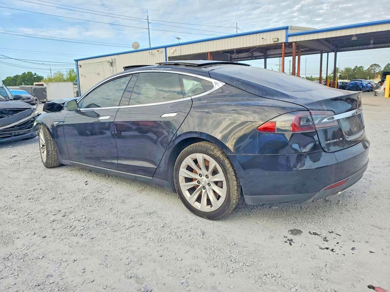 2016 Tesla Model S - Image 2