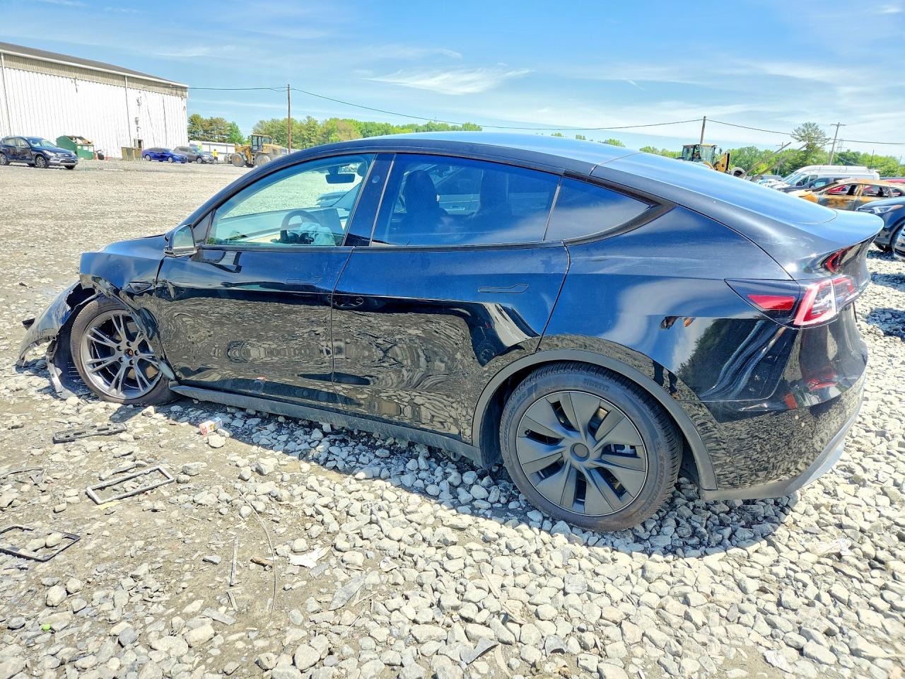 2025 Tesla Model Y - Фото 2
