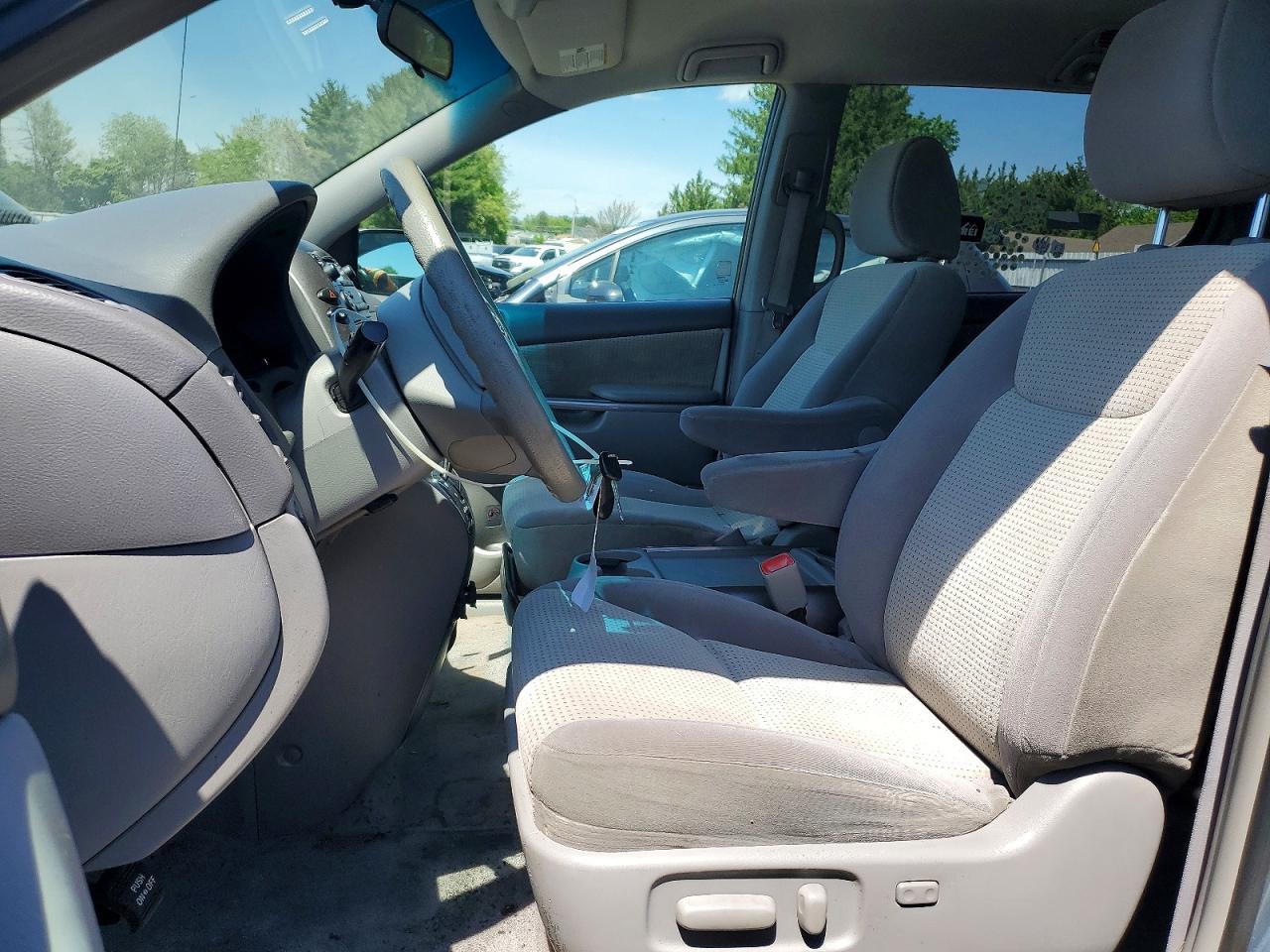 2009 Toyota Sienna Le 8-Passenger - Image 7