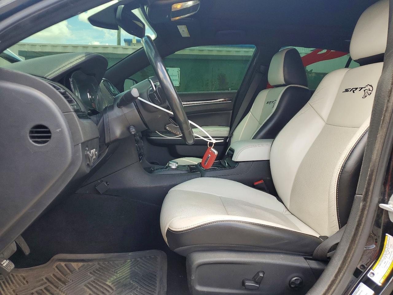 2016 Chrysler 300C - Фото 7