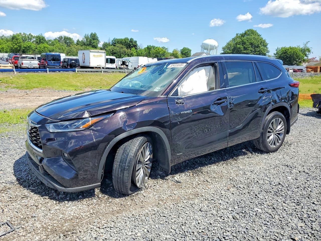 2021 Toyota Highlander Hybrid Platinum