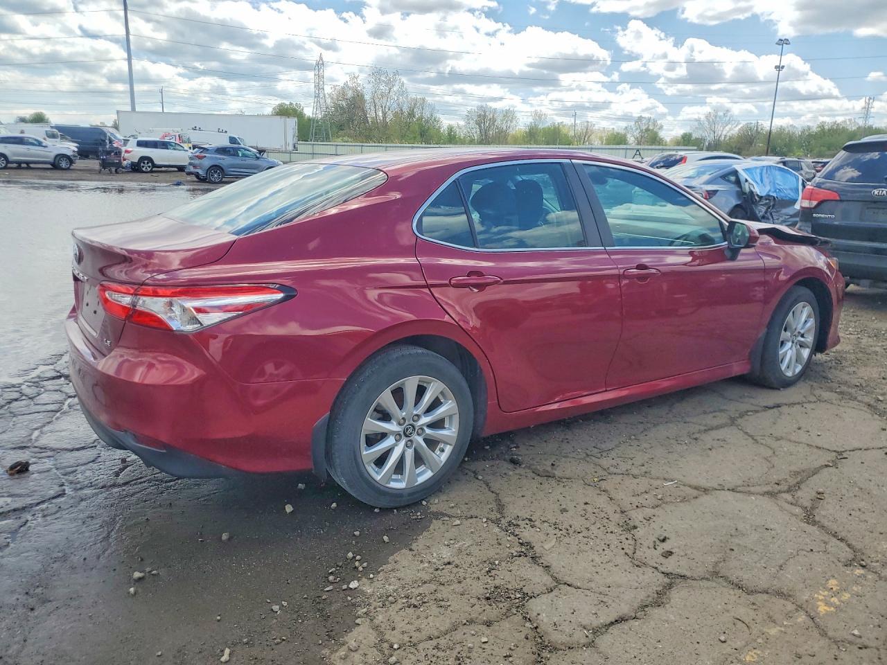 2018 Toyota Camry Le - Фото 3