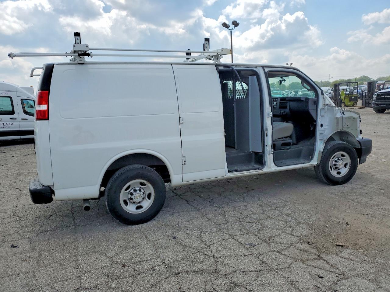 2020 Chevrolet Express G2500 - Фото 3