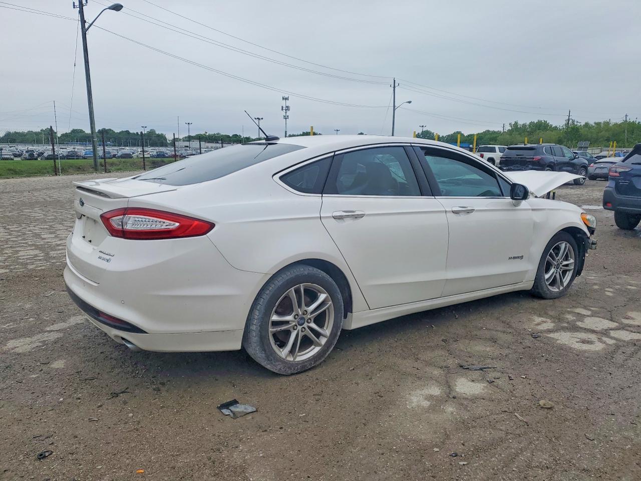2016 Ford Fusion Titanium Hev - Image 3
