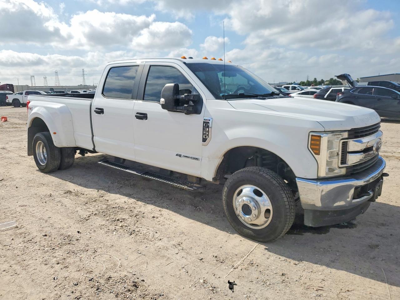 2018 Ford F350 Super Duty - Image 4