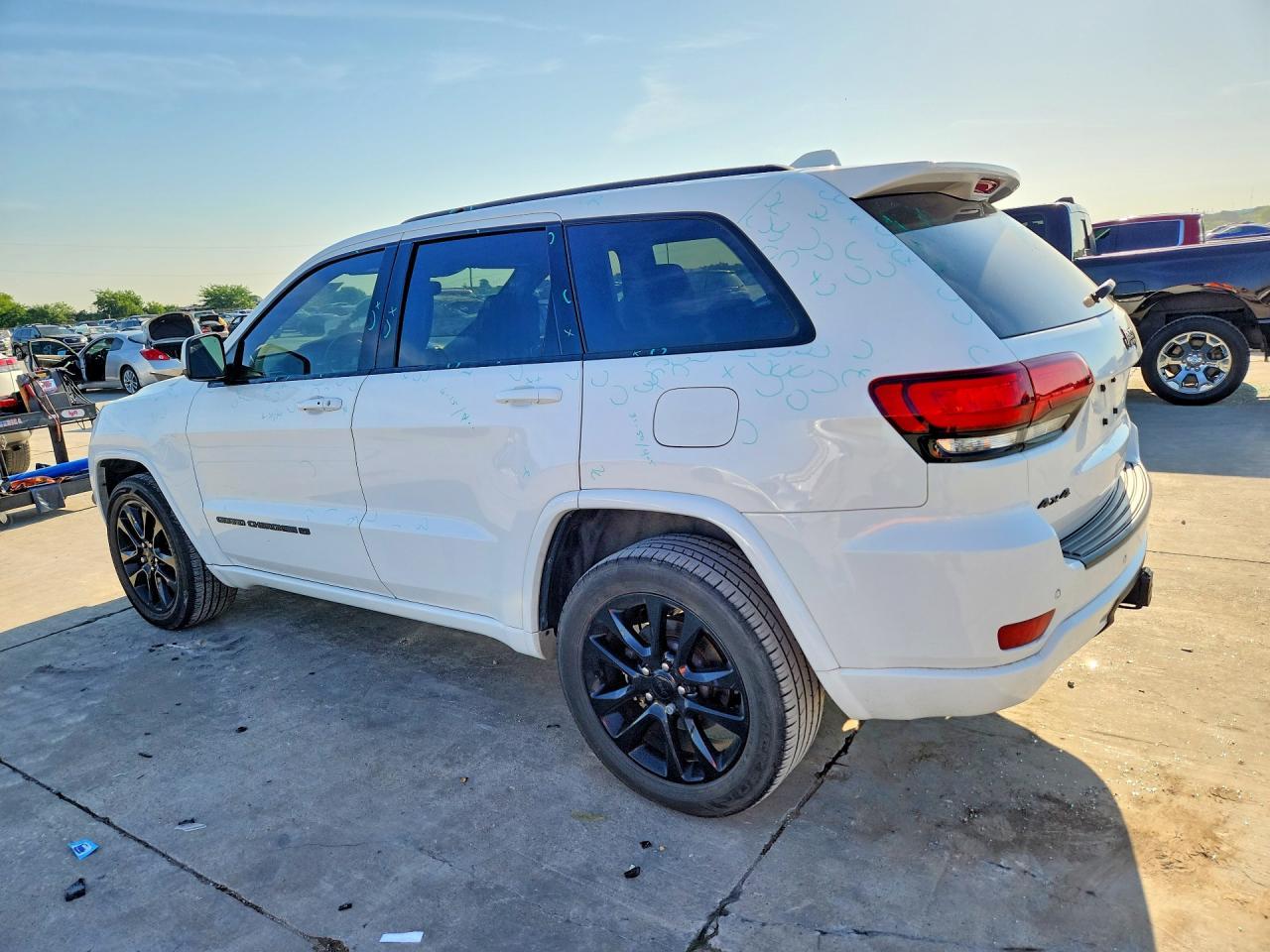 2022 Jeep Grand Cherokee Laredo E - Image 2