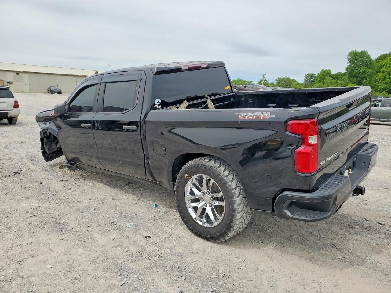 2021 Chevrolet Silverado K1500 Trail Boss Custom - Фото 2