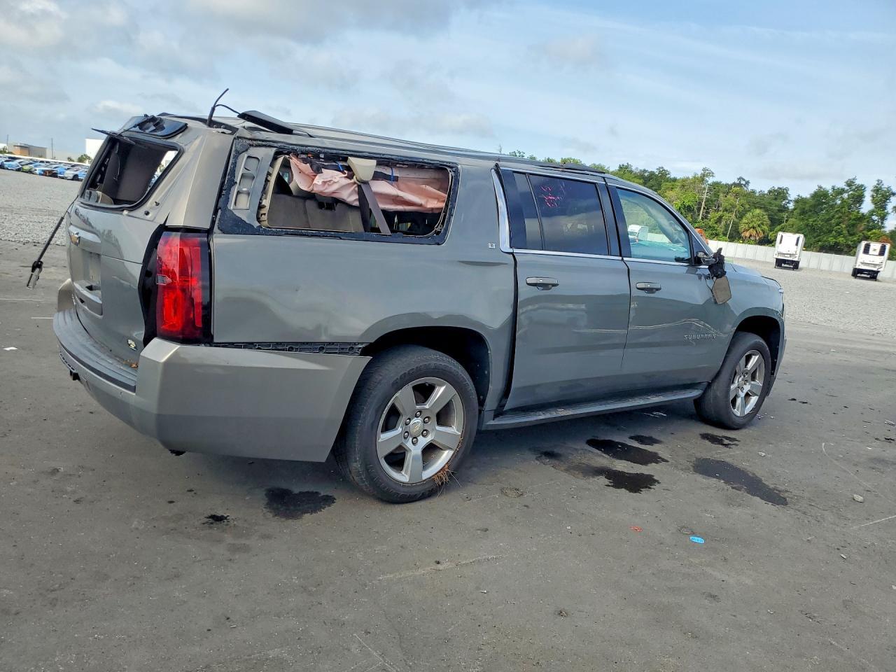 2018 Chevrolet Suburban C1500 Lt - Фото 3