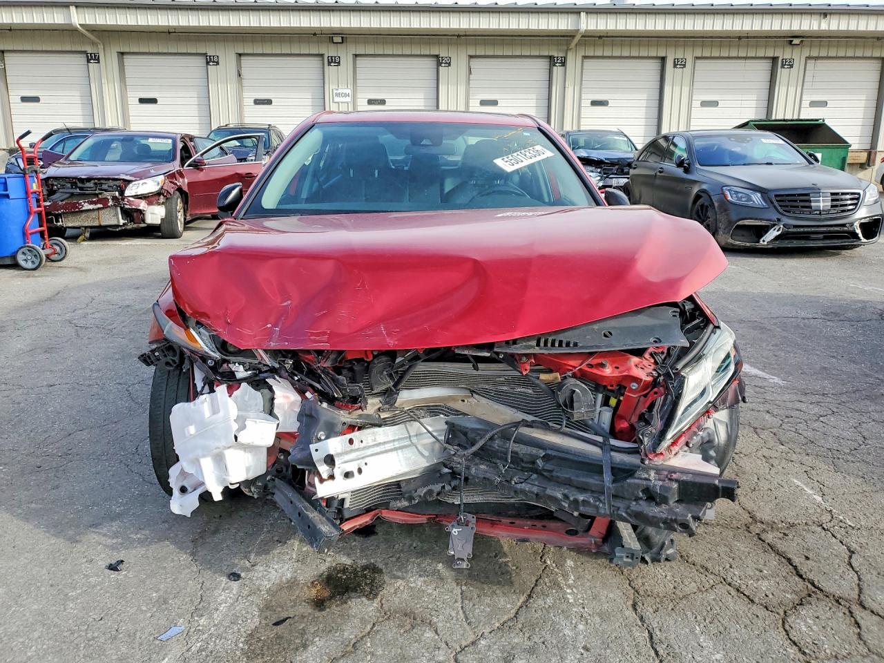 2020 Toyota Camry Se - Фото 5
