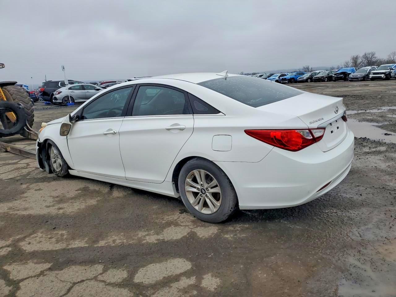 2013 Hyundai Sonata Gls - Image 2