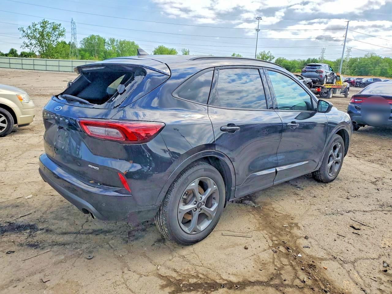 2024 Ford Escape St Line - Image 3