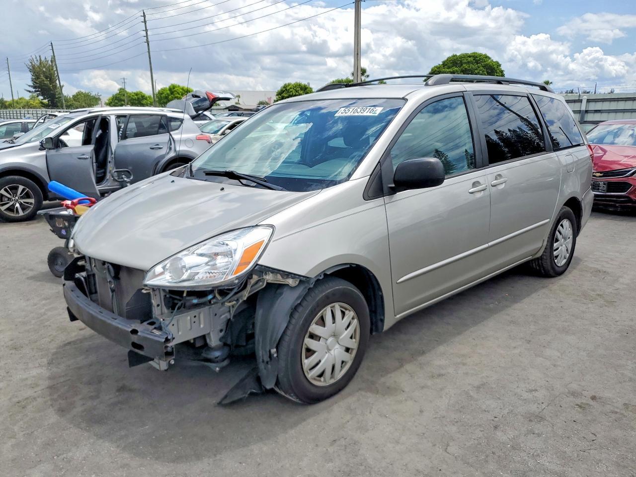 2004 Toyota Sienna Le 7 Passenger