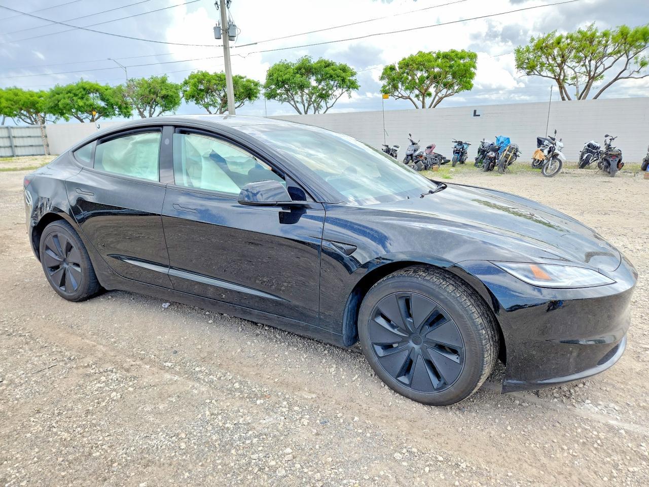 2024 Tesla Model 3 - Image 4