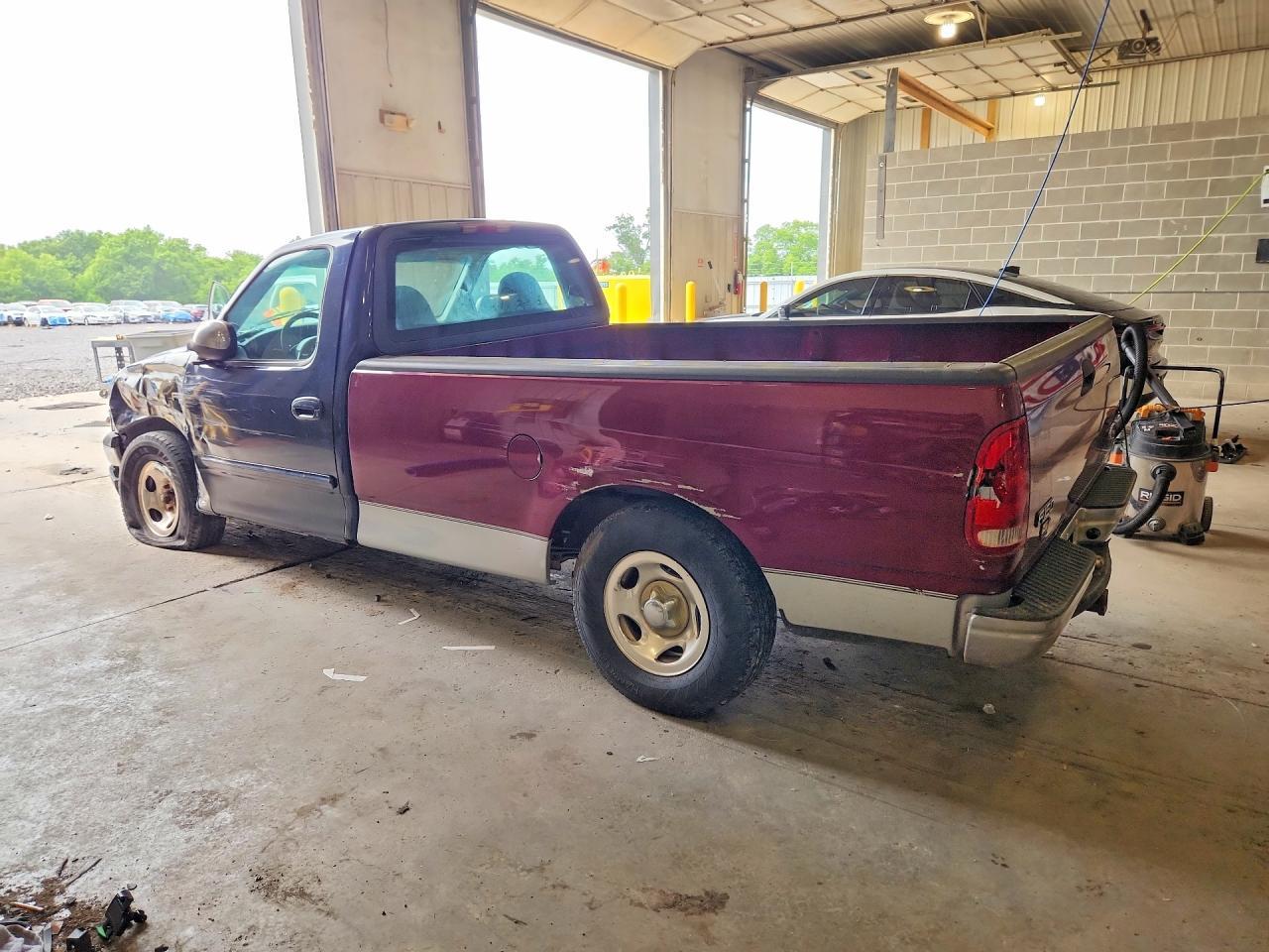 1999 Ford 150 - Фото 2