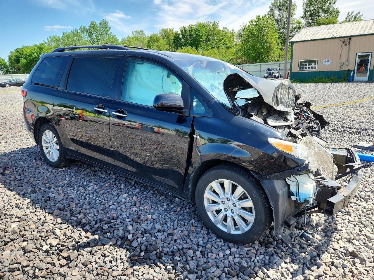 2017 Toyota Sienna Xle 7-Passenger - Image 4