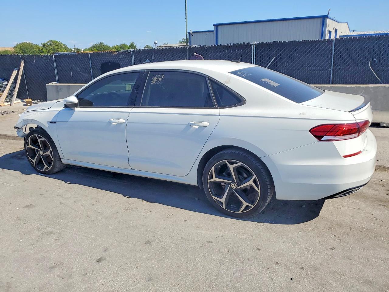 2020 Volkswagen Passat R-Line - Фото 2