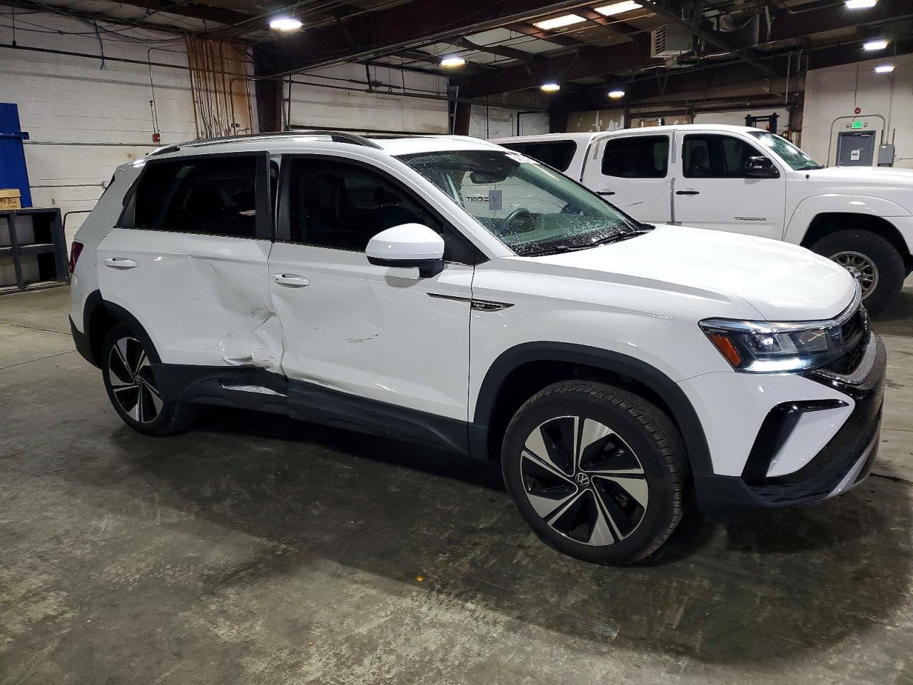 2023 Volkswagen Taos Se - Image 4