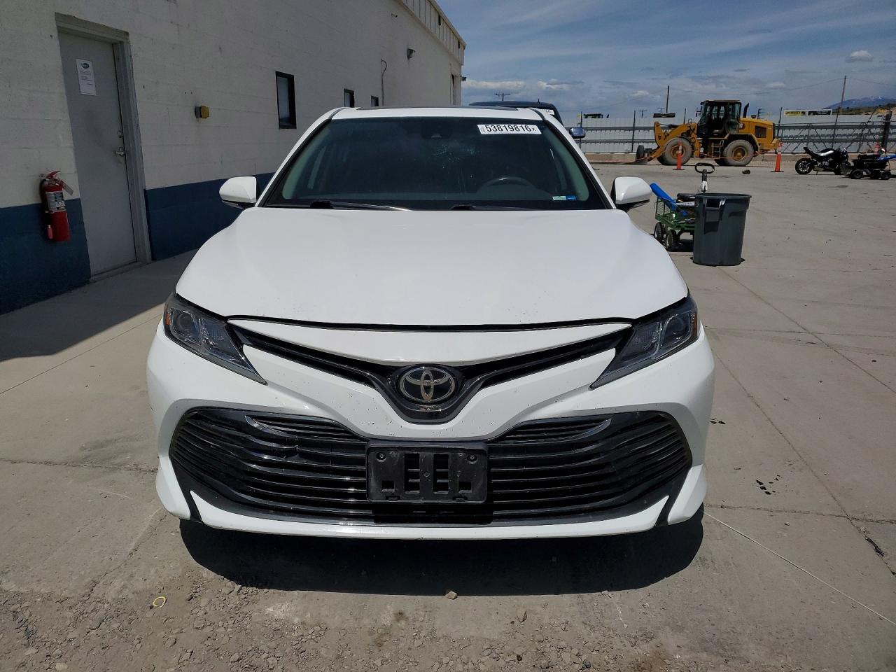 2020 Toyota Camry Le - Фото 5