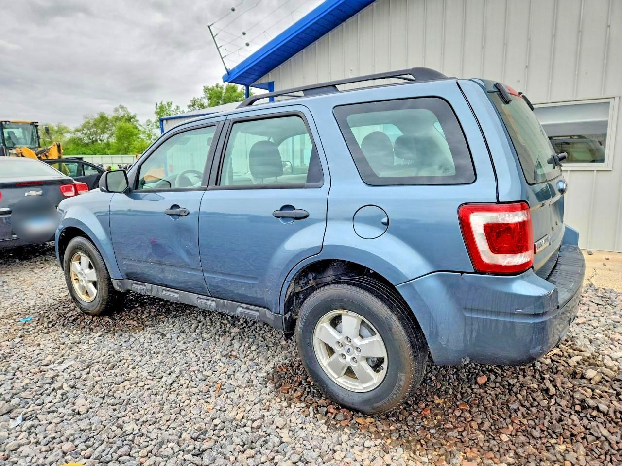 2010 Ford Escape Xls - Image 2