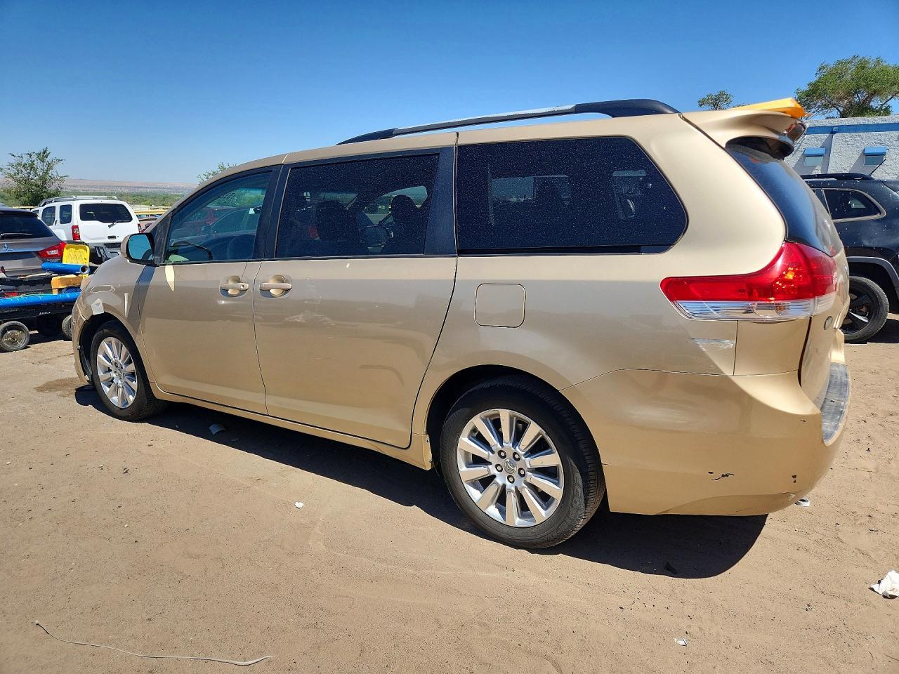 2011 Toyota Sienna Le - Фото 2