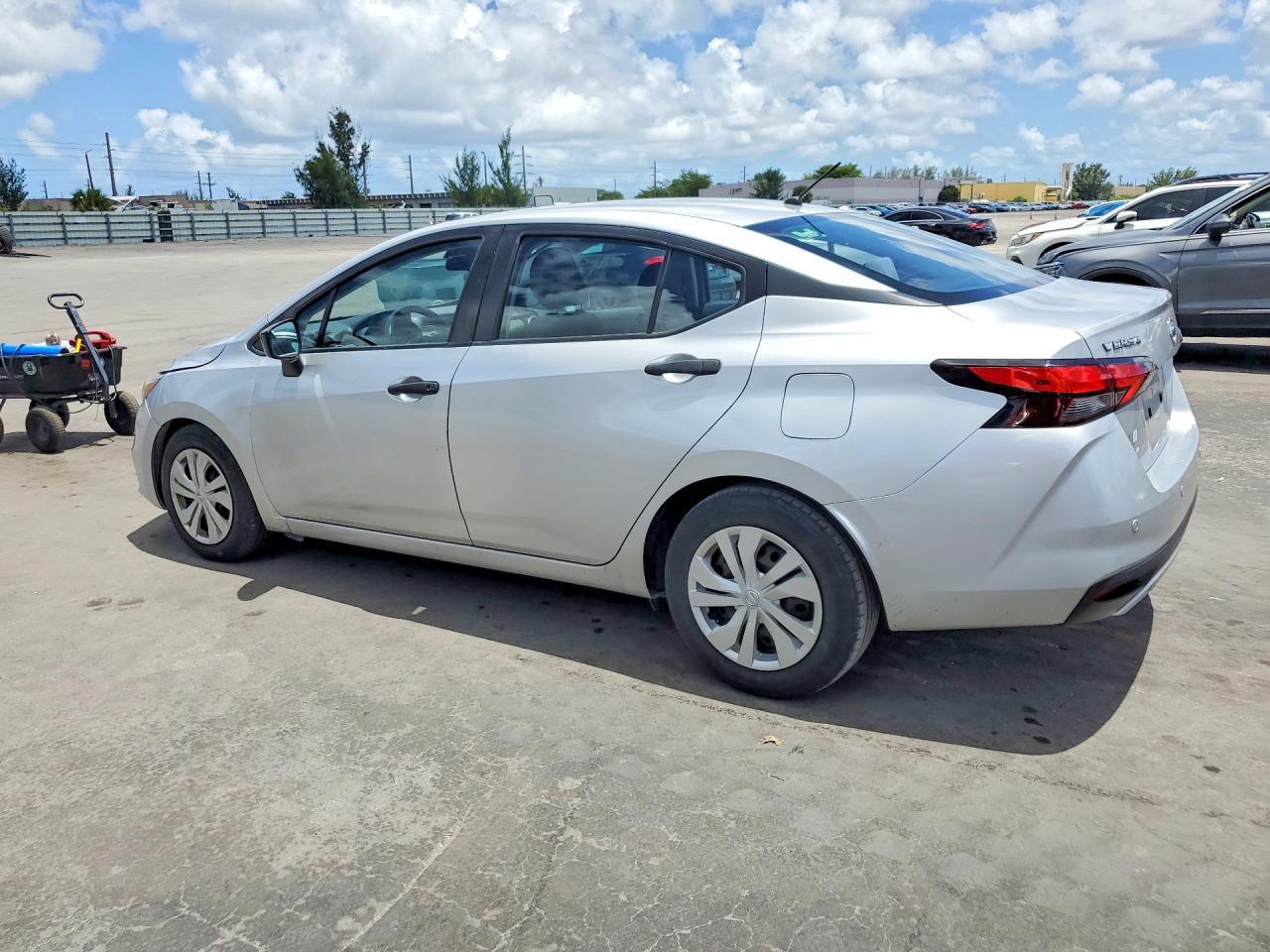 2020 Nissan Versa S - Фото 2
