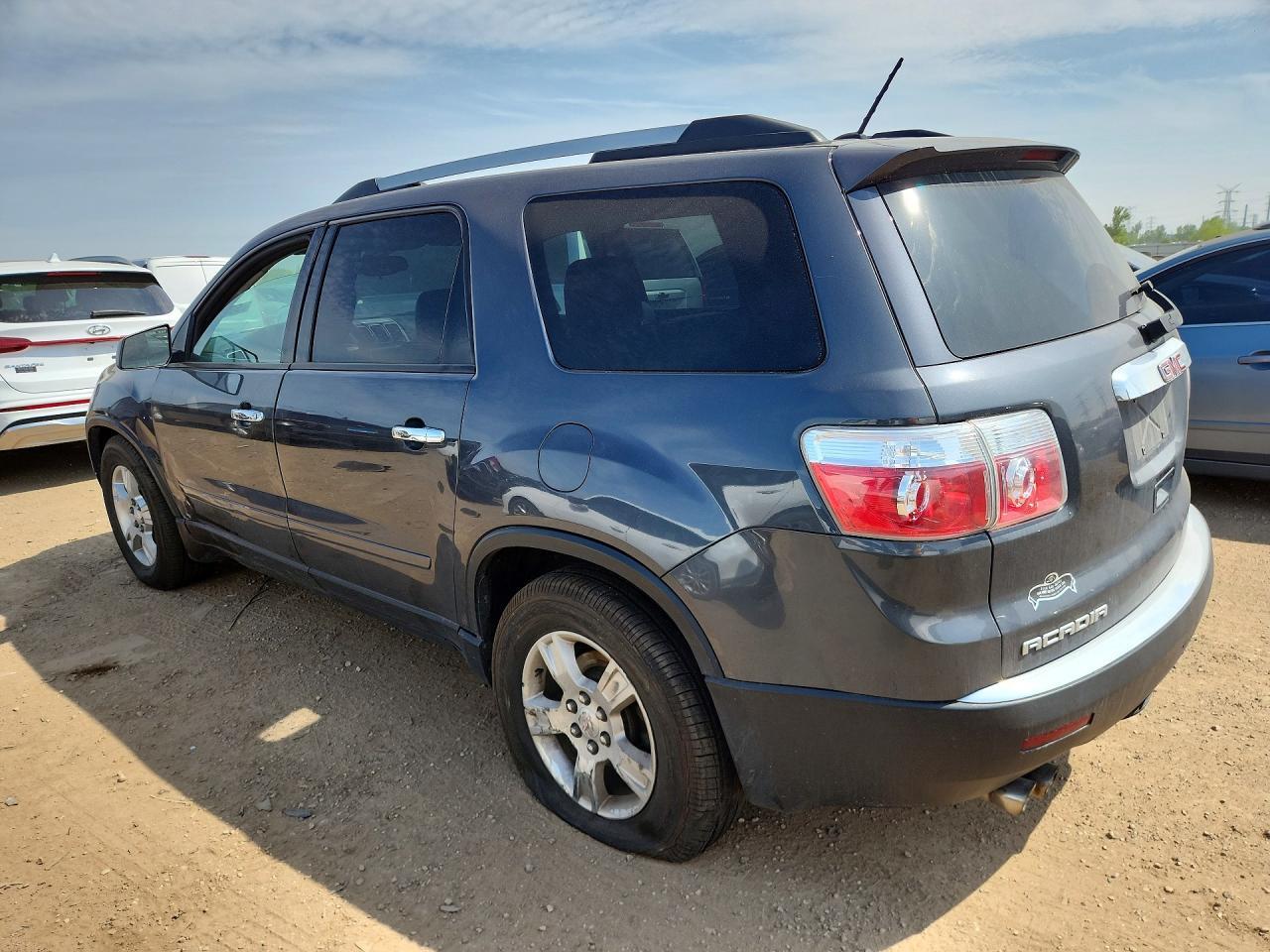 2012 GMC Acadia Sle - Image 2