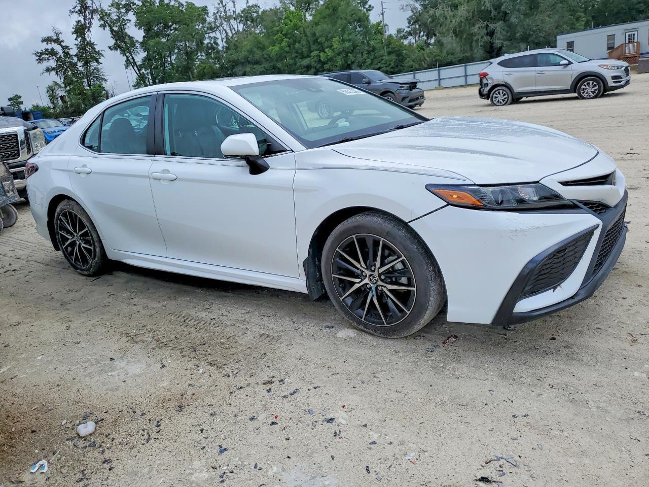 2021 Toyota Camry Se - Фото 4