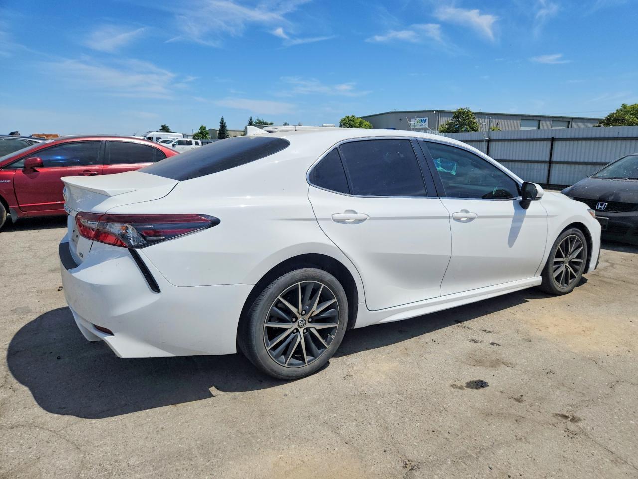 2023 Toyota Camry Se - Фото 3