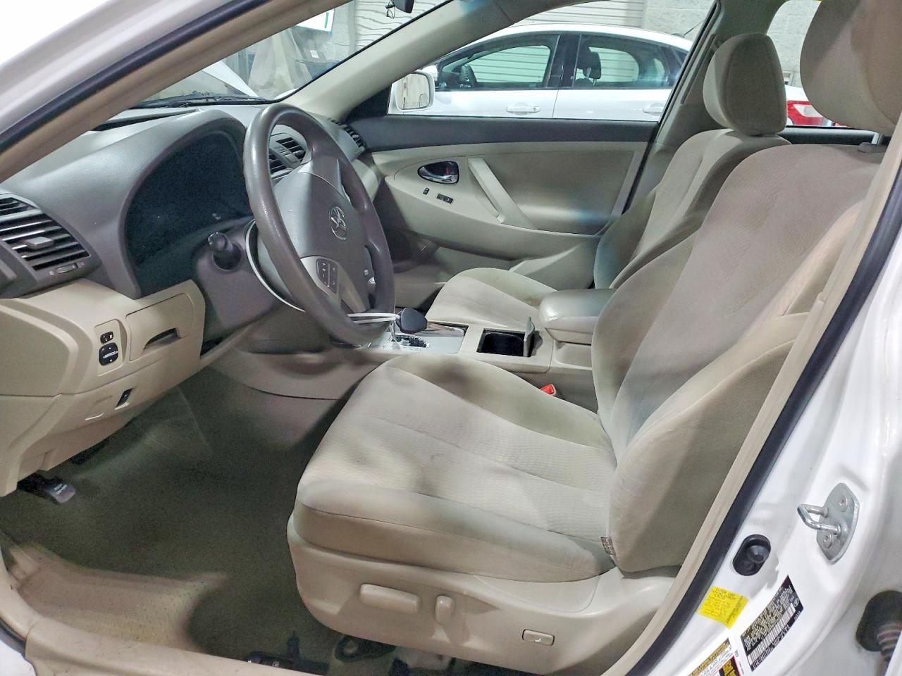 2011 Toyota Camry Le - Фото 7