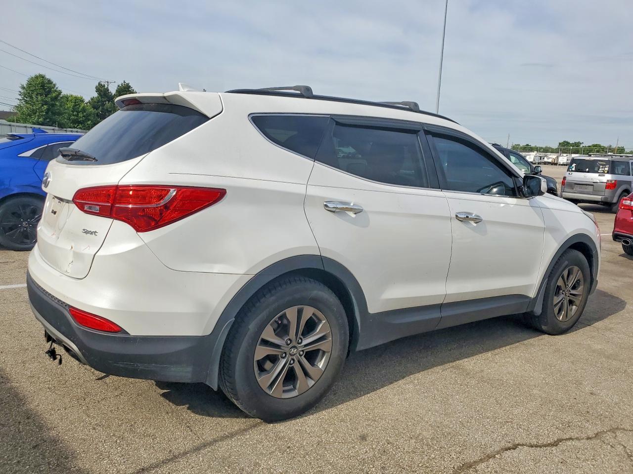 2014 Hyundai Santa Fe Sport 2.4L - Image 3