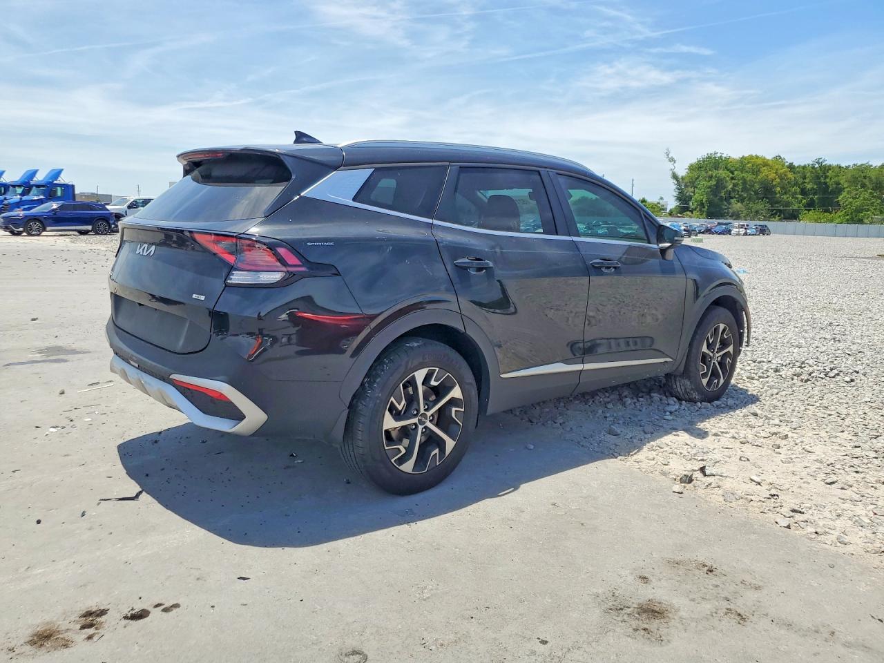 2025 Kia Sportage Ex - Image 3