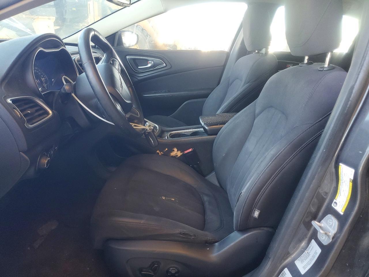 2015 Chrysler 200 Limited - Image 7
