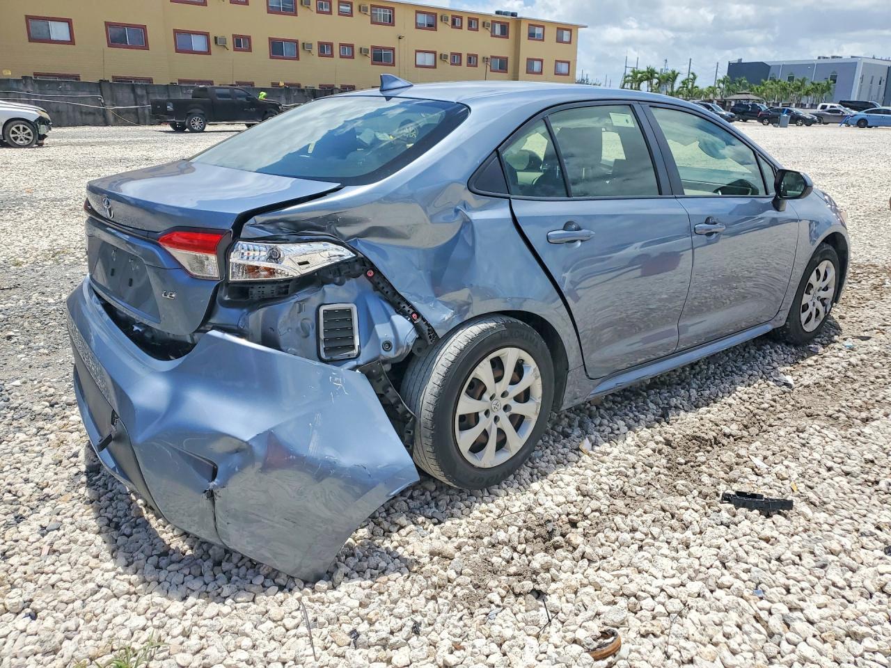 2021 Toyota Corolla Le - Image 3