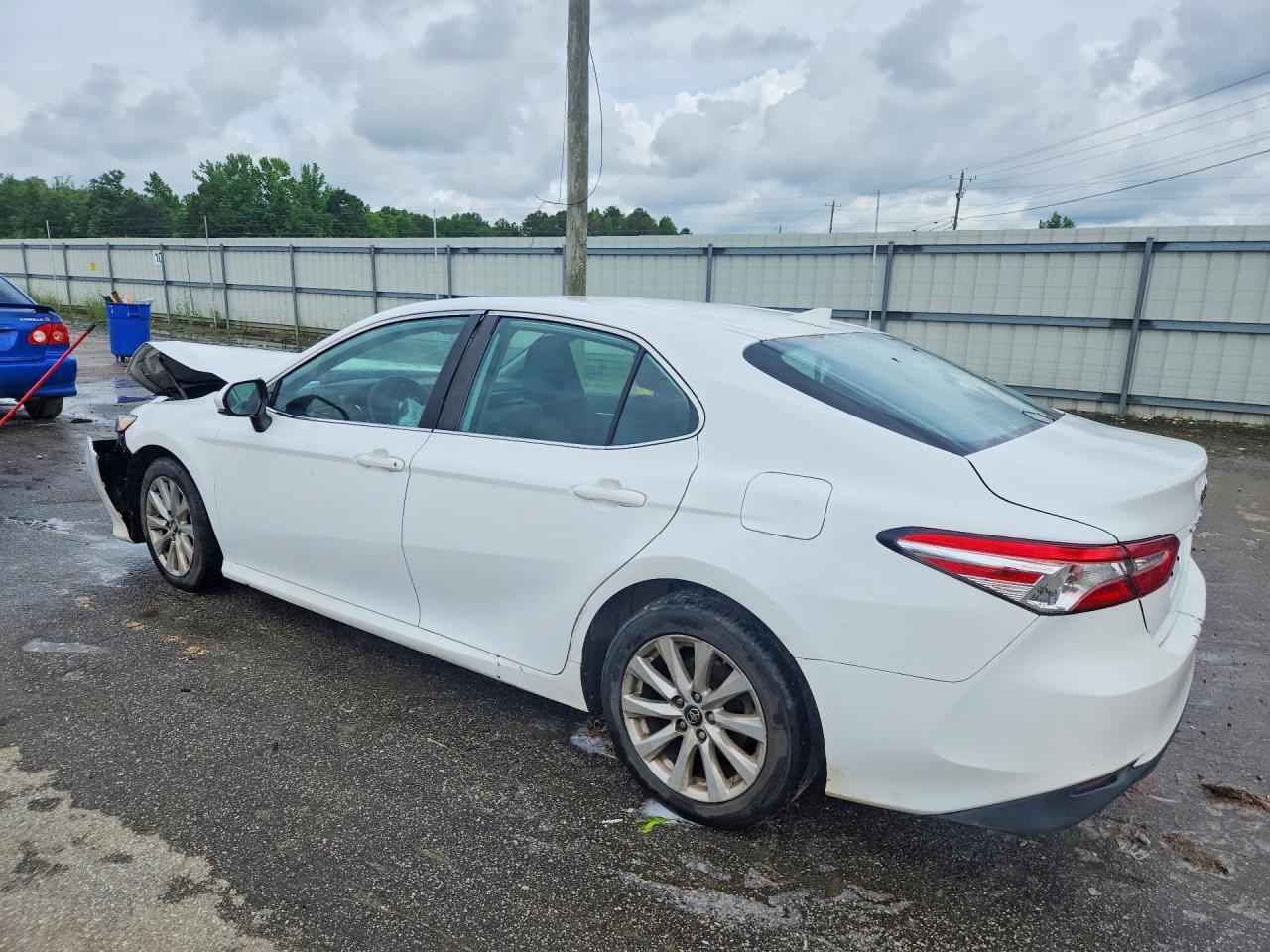 2019 Toyota Camry Le - Фото 2