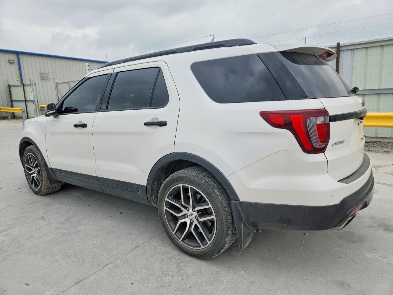 2017 Ford Explorer Sport - Фото 2