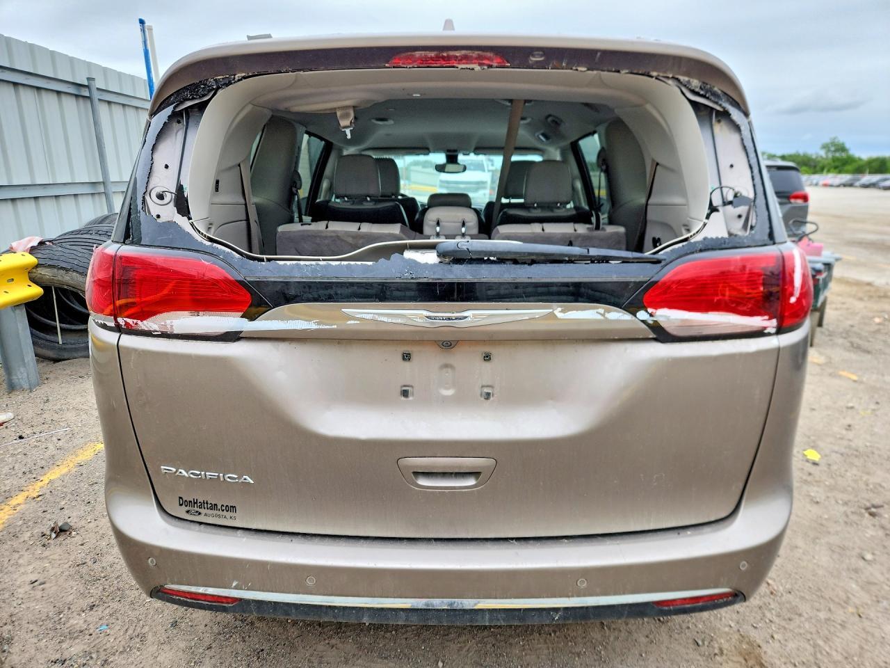 2017 Chrysler Pacifica Touring L - Фото 6