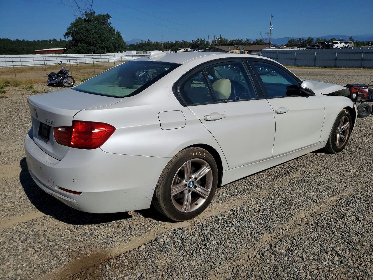 2013 BMW 320 I - Фото 3