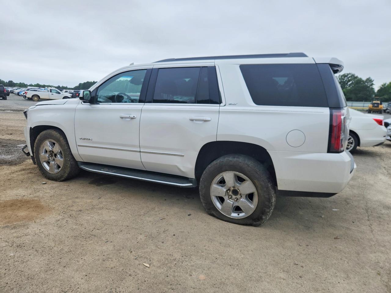 2017 GMC Yukon Slt - Фото 2