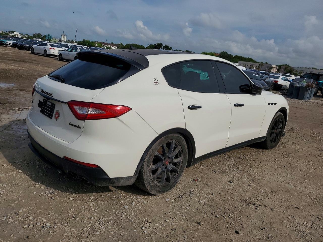 2017 Maserati Levante - Фото 3