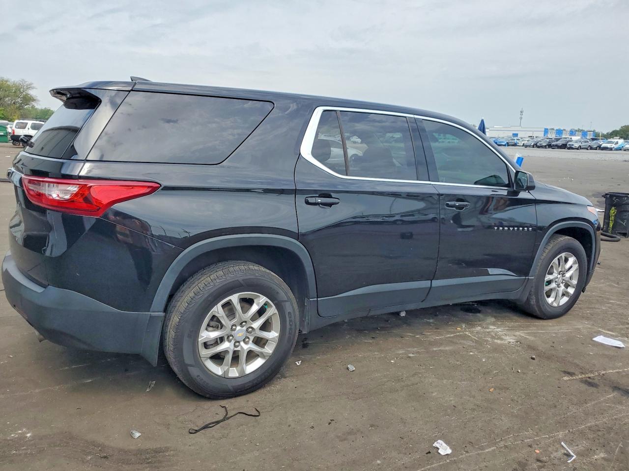 2021 Chevrolet Traverse Ls - Image 3