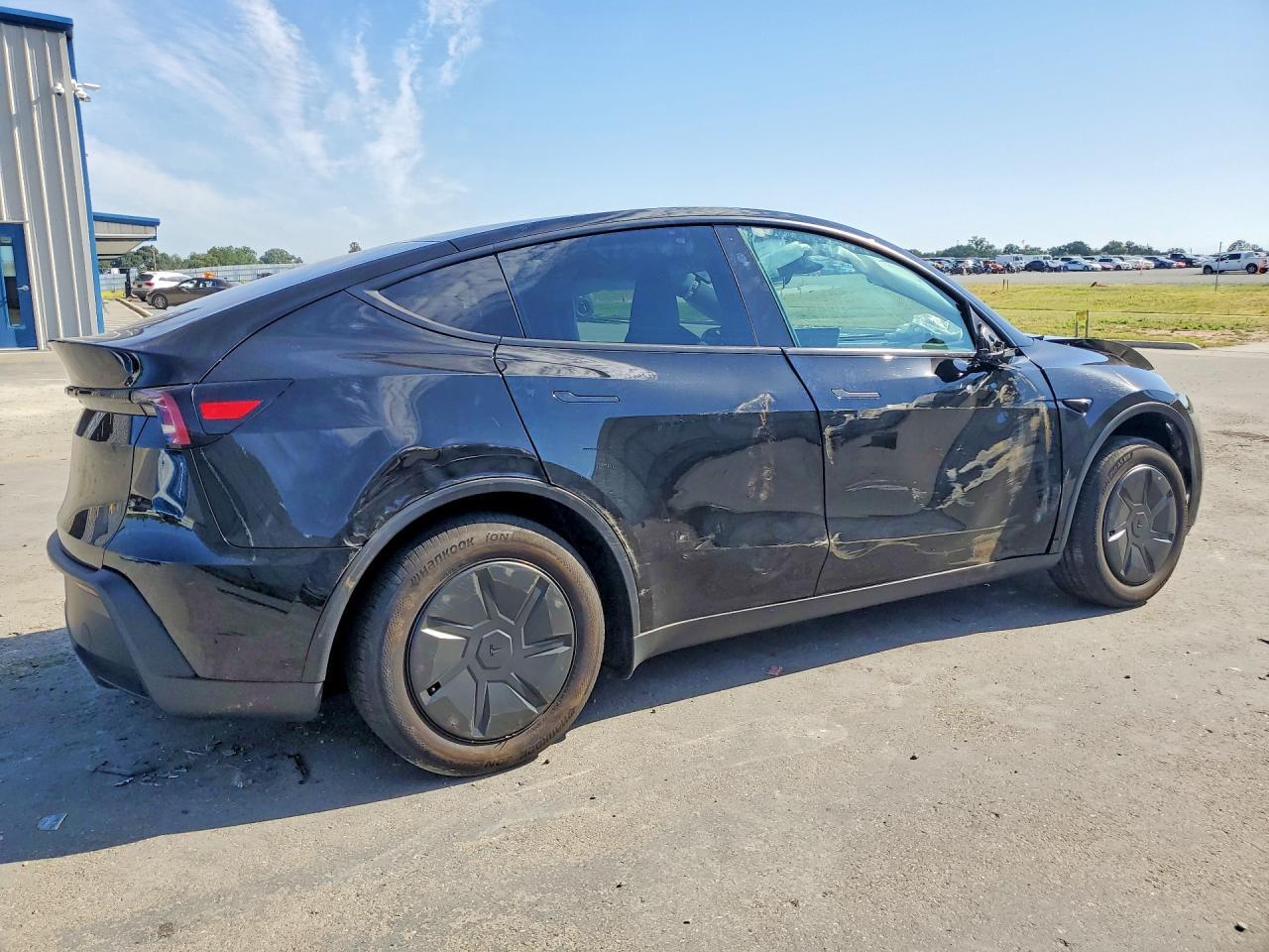 2026 Tesla Model Y - Фото 3