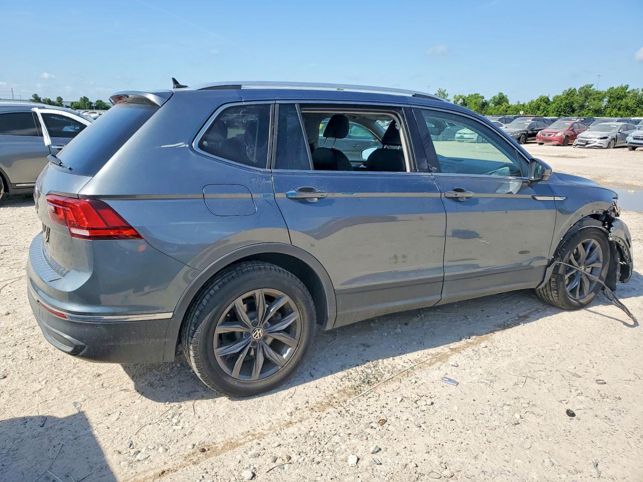2022 Volkswagen Tiguan Se - Image 3