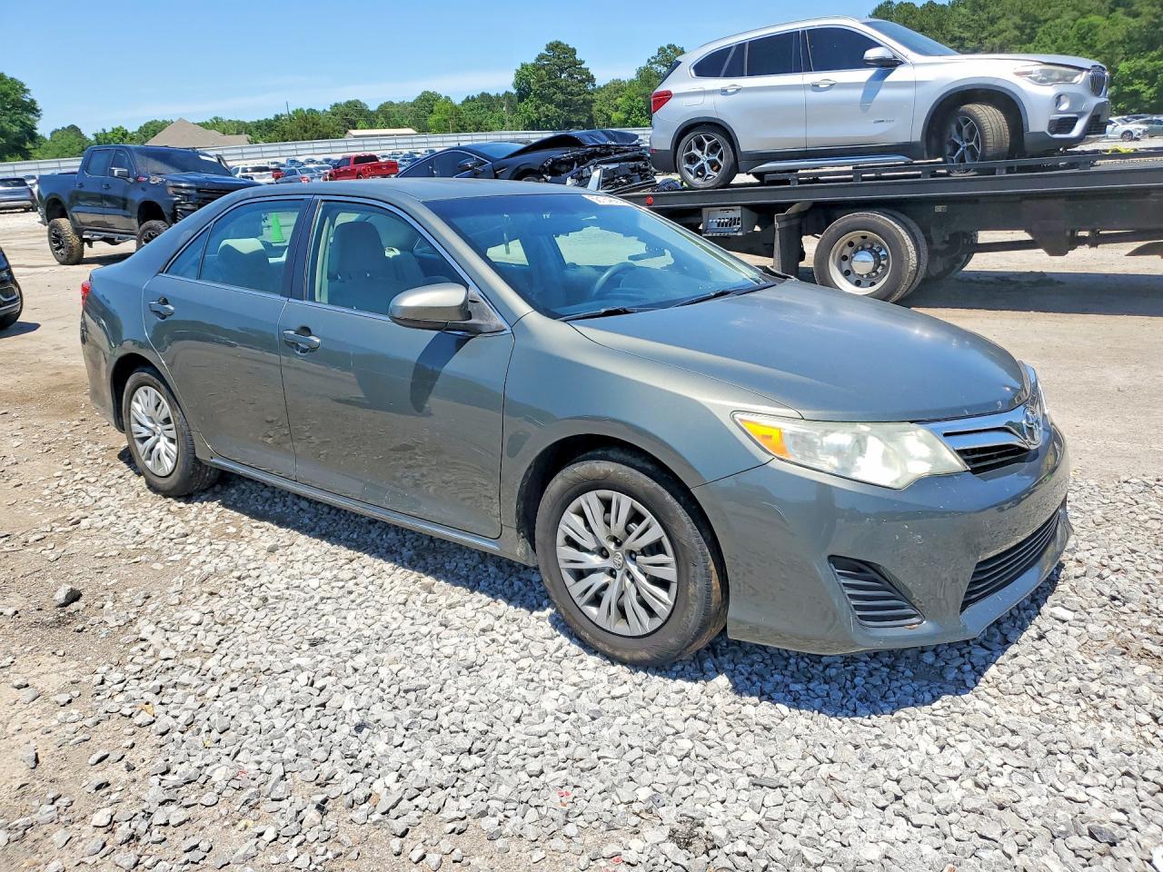 2013 Toyota Camry Le - Фото 4