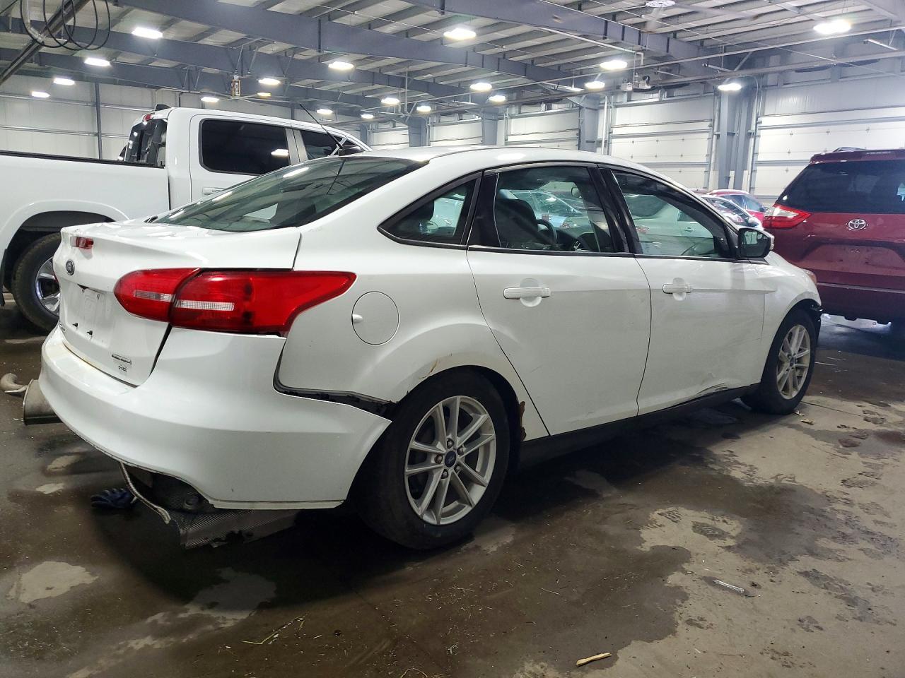 2015 Ford Foc - Фото 3