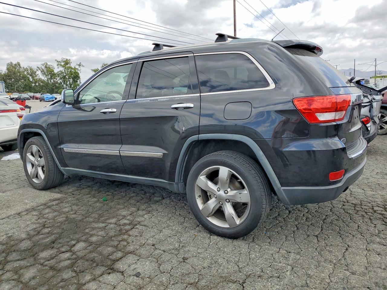 2012 Jeep Grand Cherokee Overland - Image 2