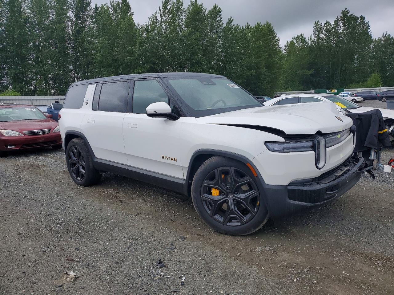 2026 Rivian R1S Premium - Image 4