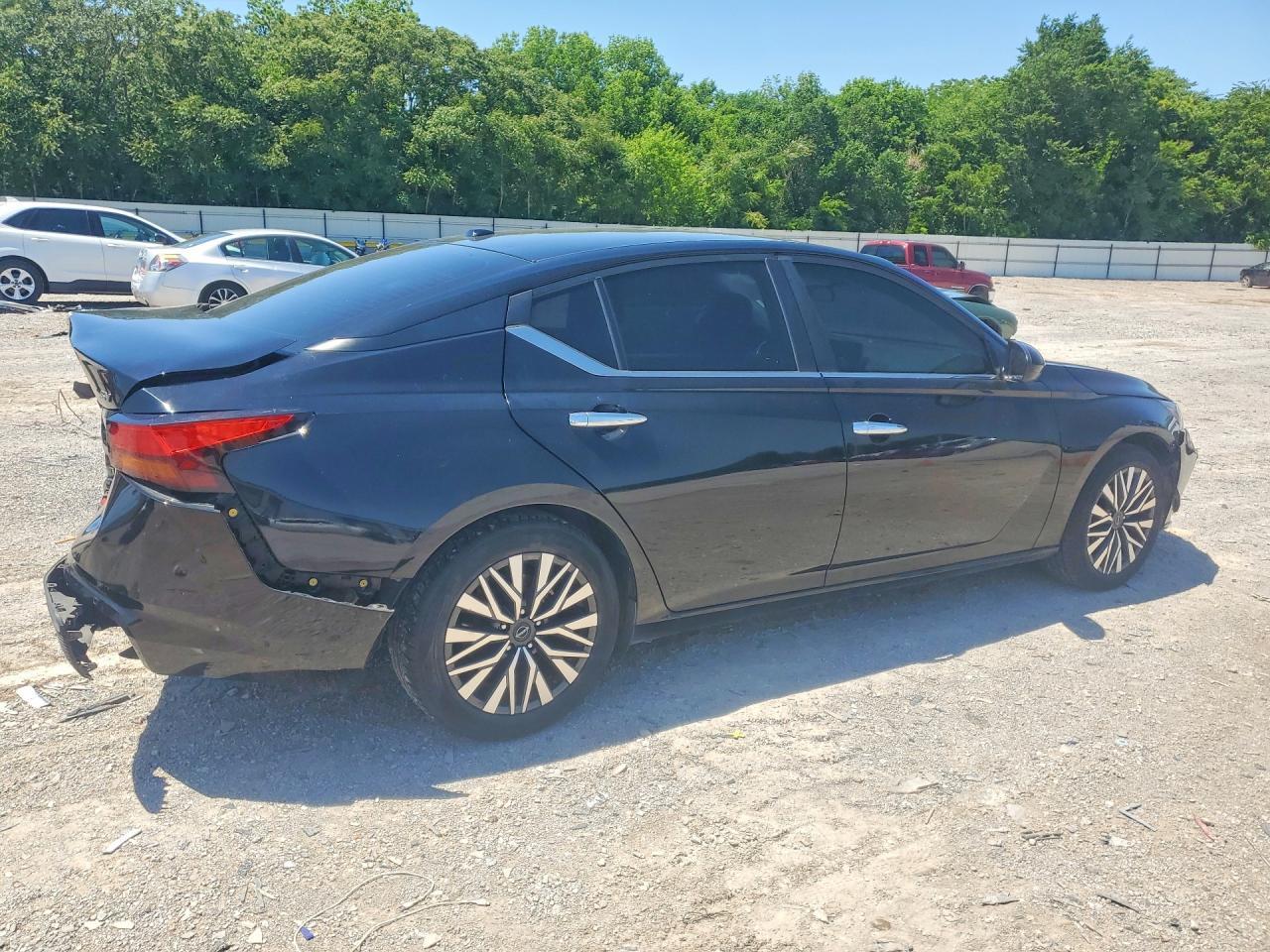 2023 Nissan Altima - Image 3
