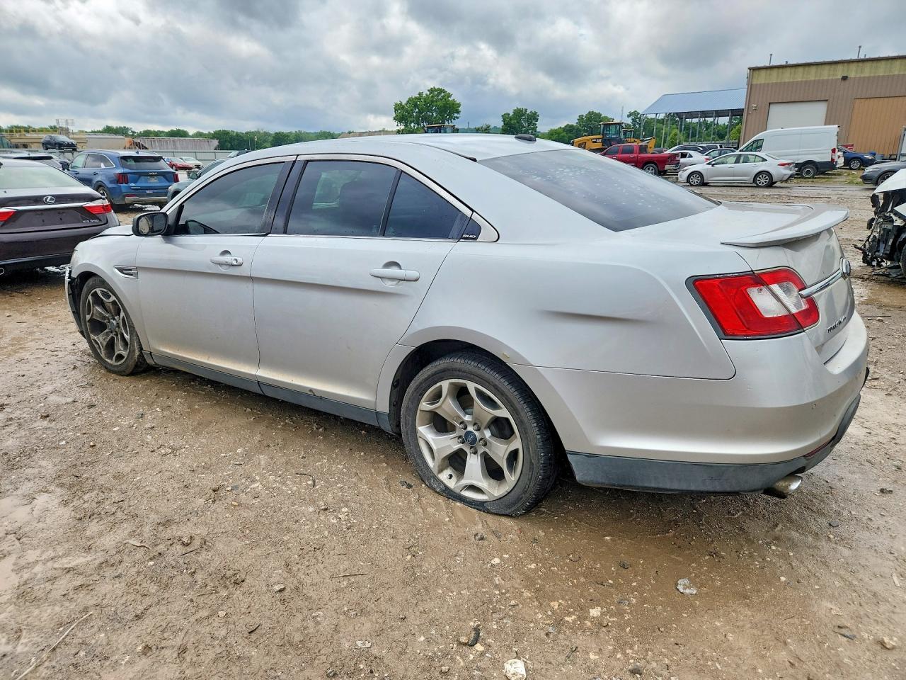 2010 Ford Taurus Sho - Image 2