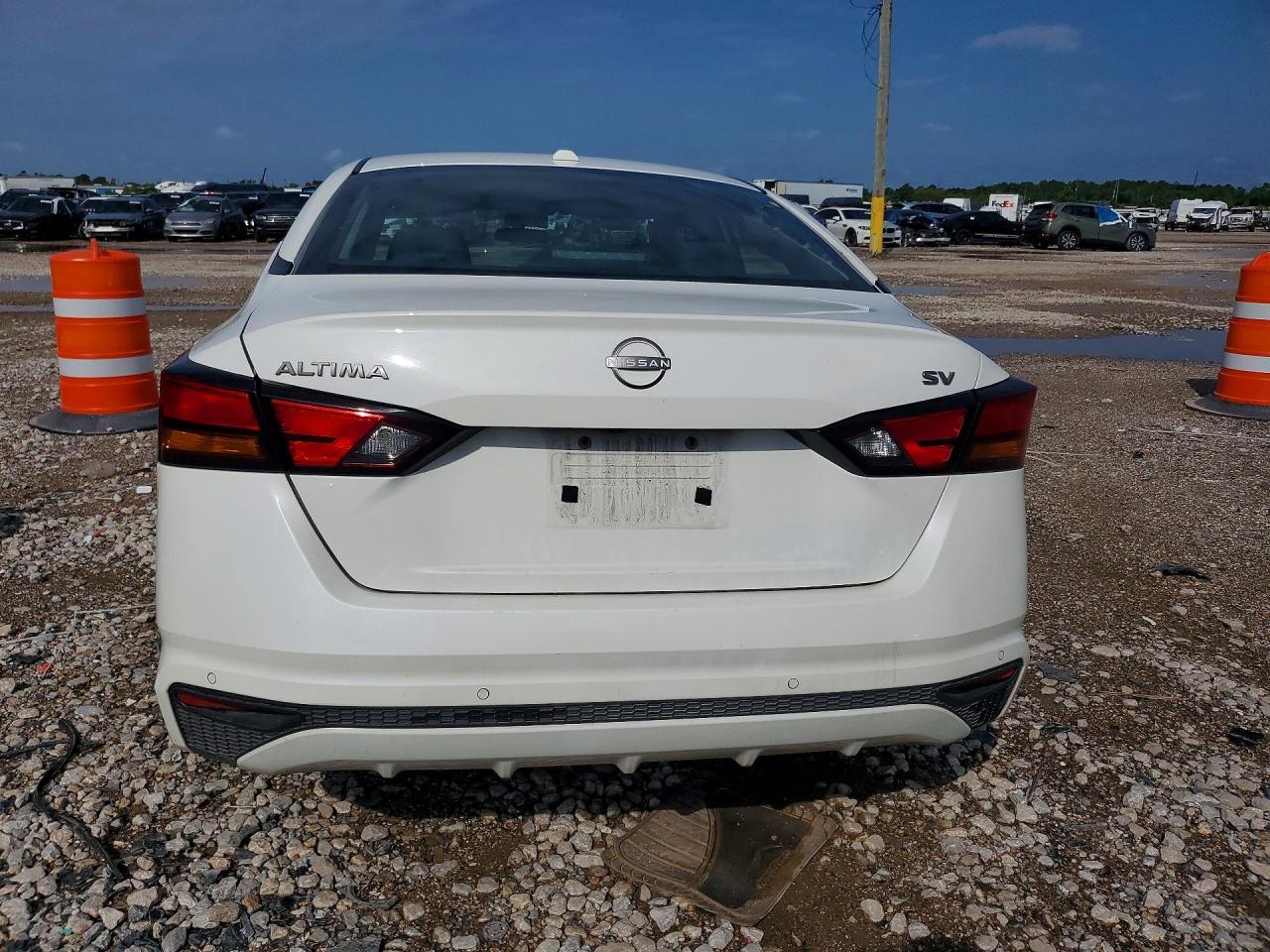 2024 Nissan Altima Sv - Image 6